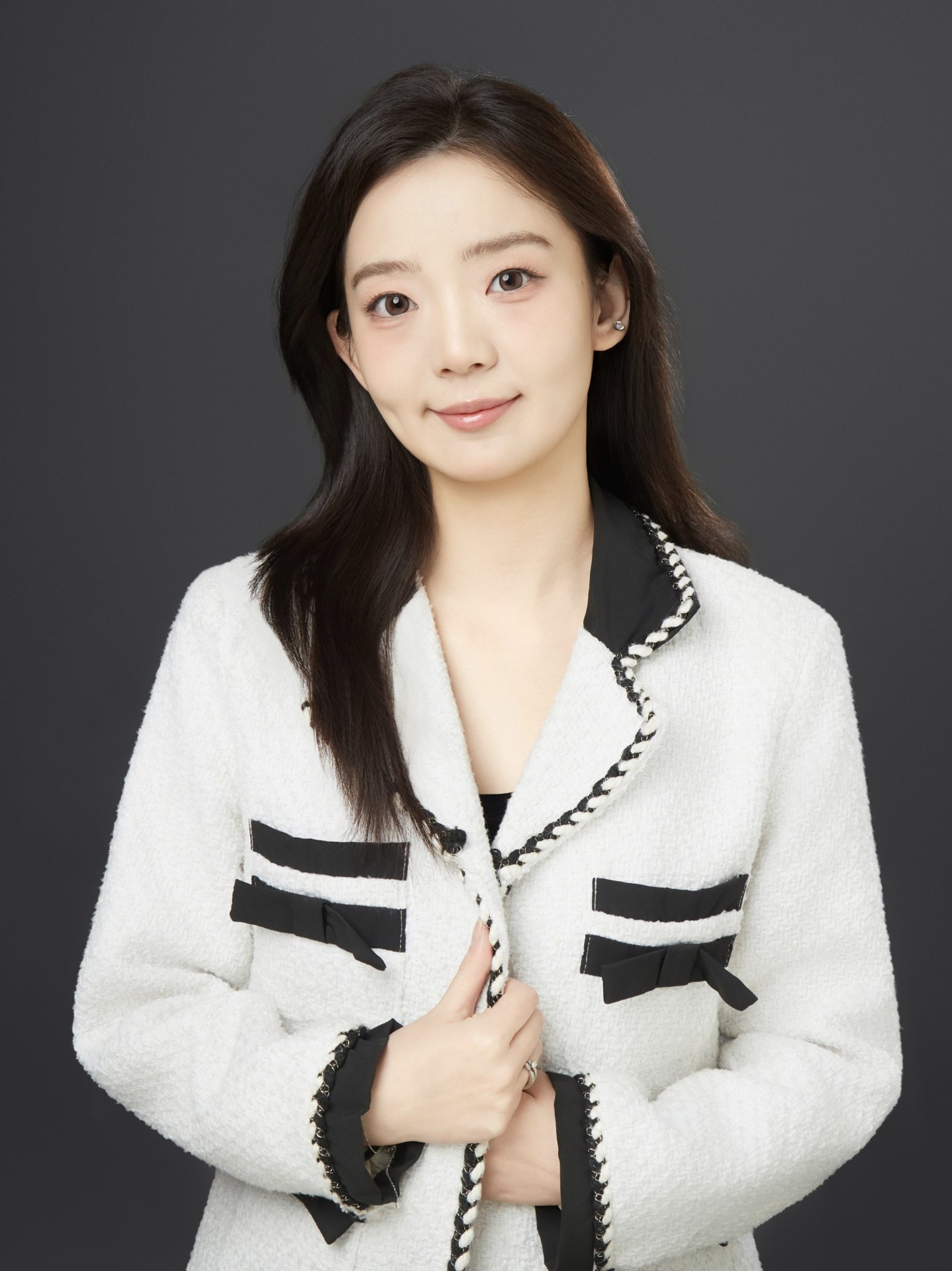 Tia Lyu 吕若天, Solicitor · Property Law