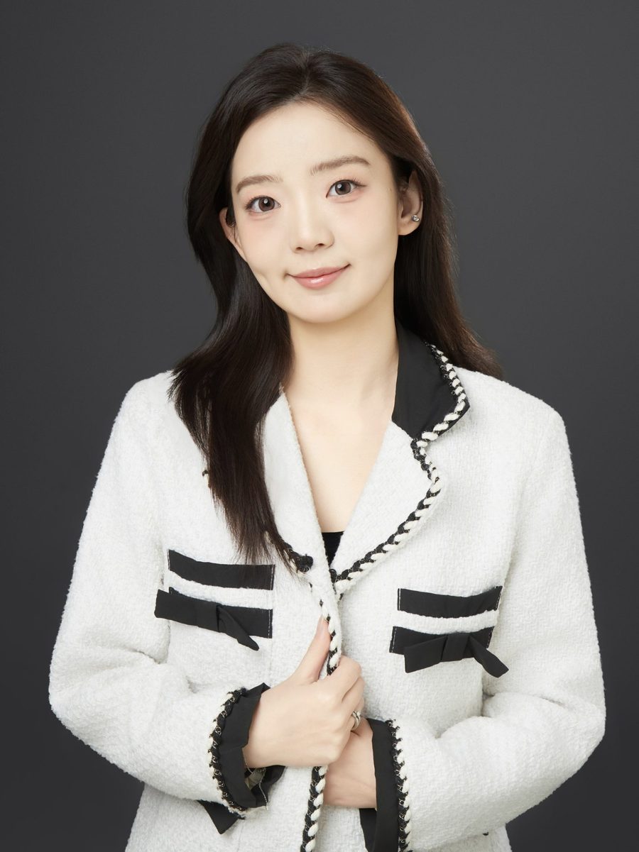 Tia Lyu 吕若天, Solicitor · Property Law